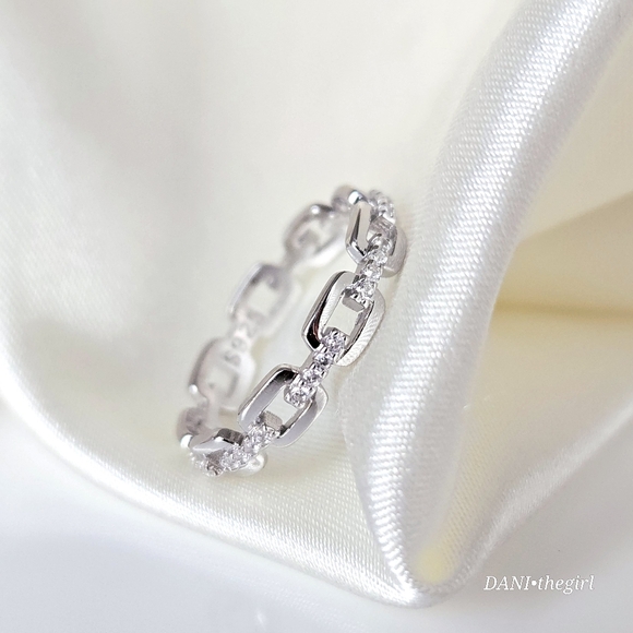 NEW White Gold Plated 925 Sterling Silver Diamond Link Ring - Picture 2 of 9